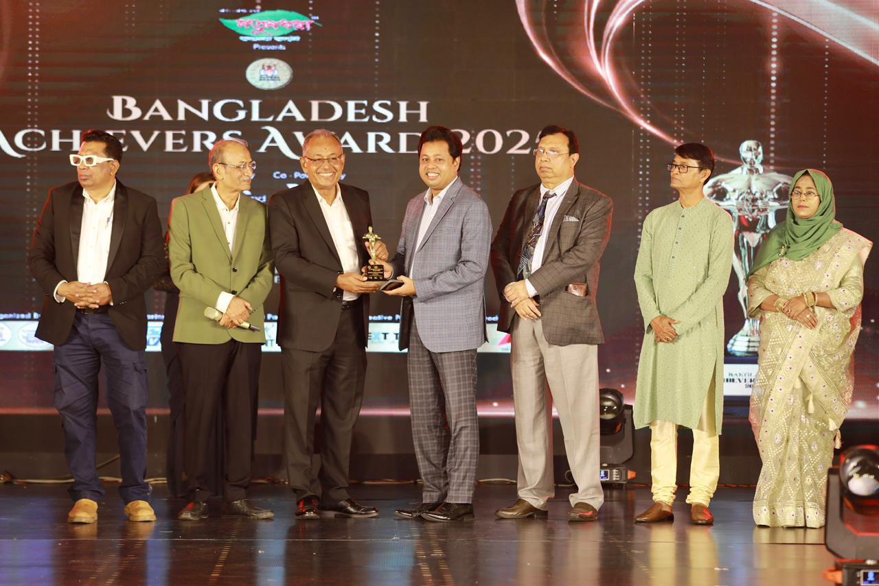 বাংলাদেশ অ্যাচিভার্স অ্যাওয়ার্ড পেলেন হাবিবুর রহমান পলাশ