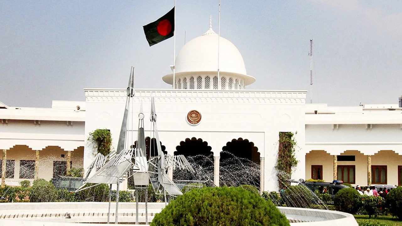 বঙ্গভবনে রাষ্ট্রপতির সঙ্গে সাক্ষাতে সিইসিসহ কমিশনাররা 