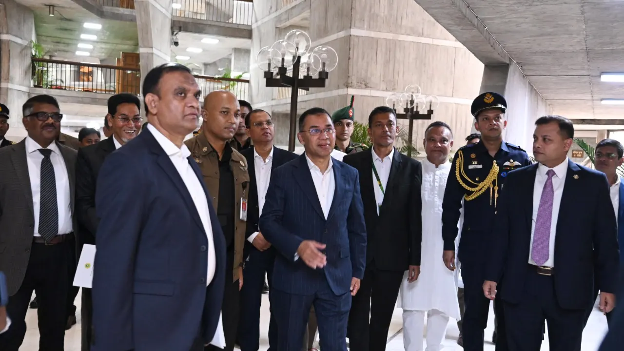 প্রথম অধিবেশনে যোগ দিতে জাতীয় সংসদে প্রধানমন্ত্রী