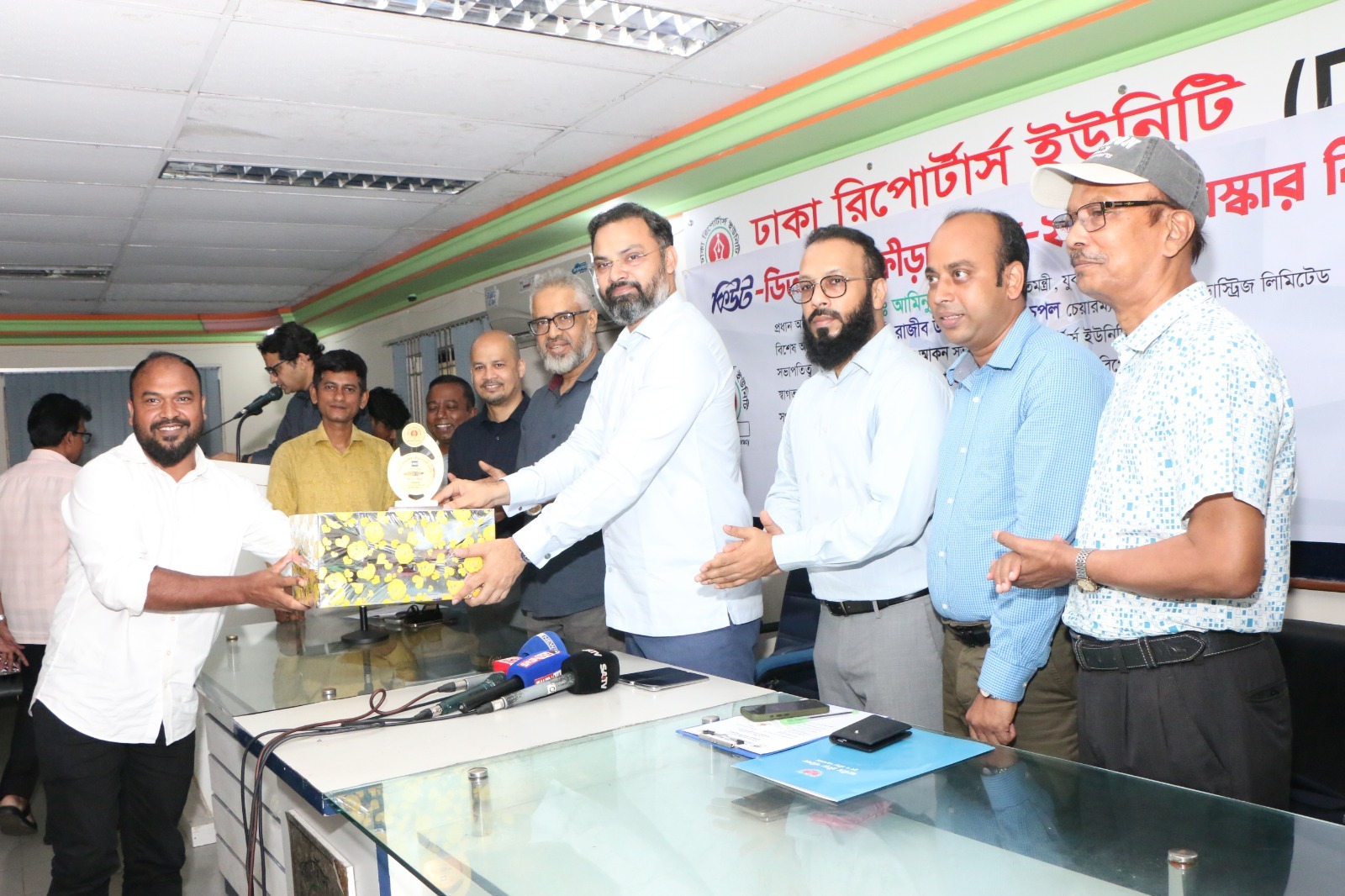 কিউট-ডিআরইউ ক্রীড়া উৎসবে সেরা ক্রীড়াবিদ বাতেন বিপ্লব ও জাহিদা পারভেজ ছন্দা