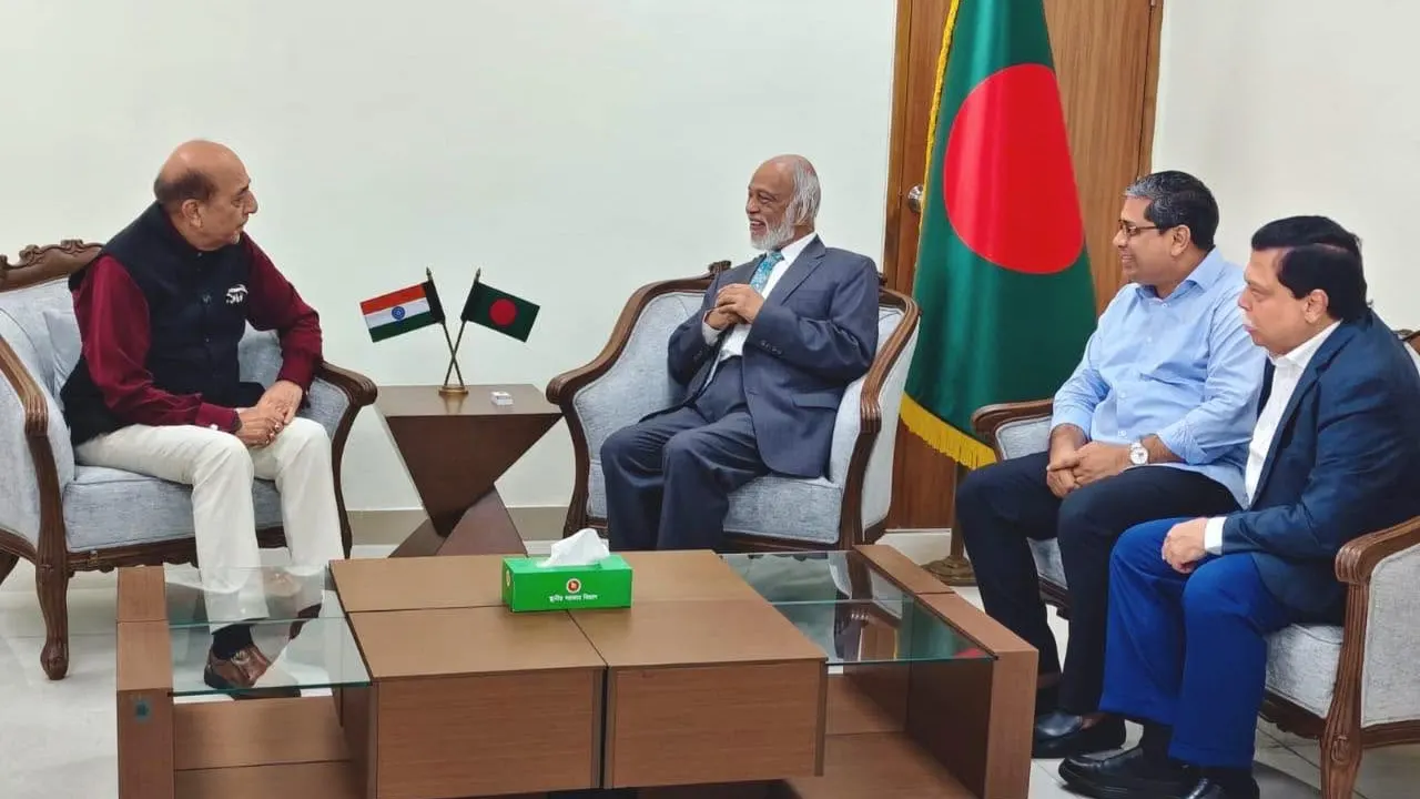 স্থানীয় সরকার মন্ত্রীর সঙ্গে ভারতীয় হাইকমিশনারের সৌজন্য সাক্ষাৎ