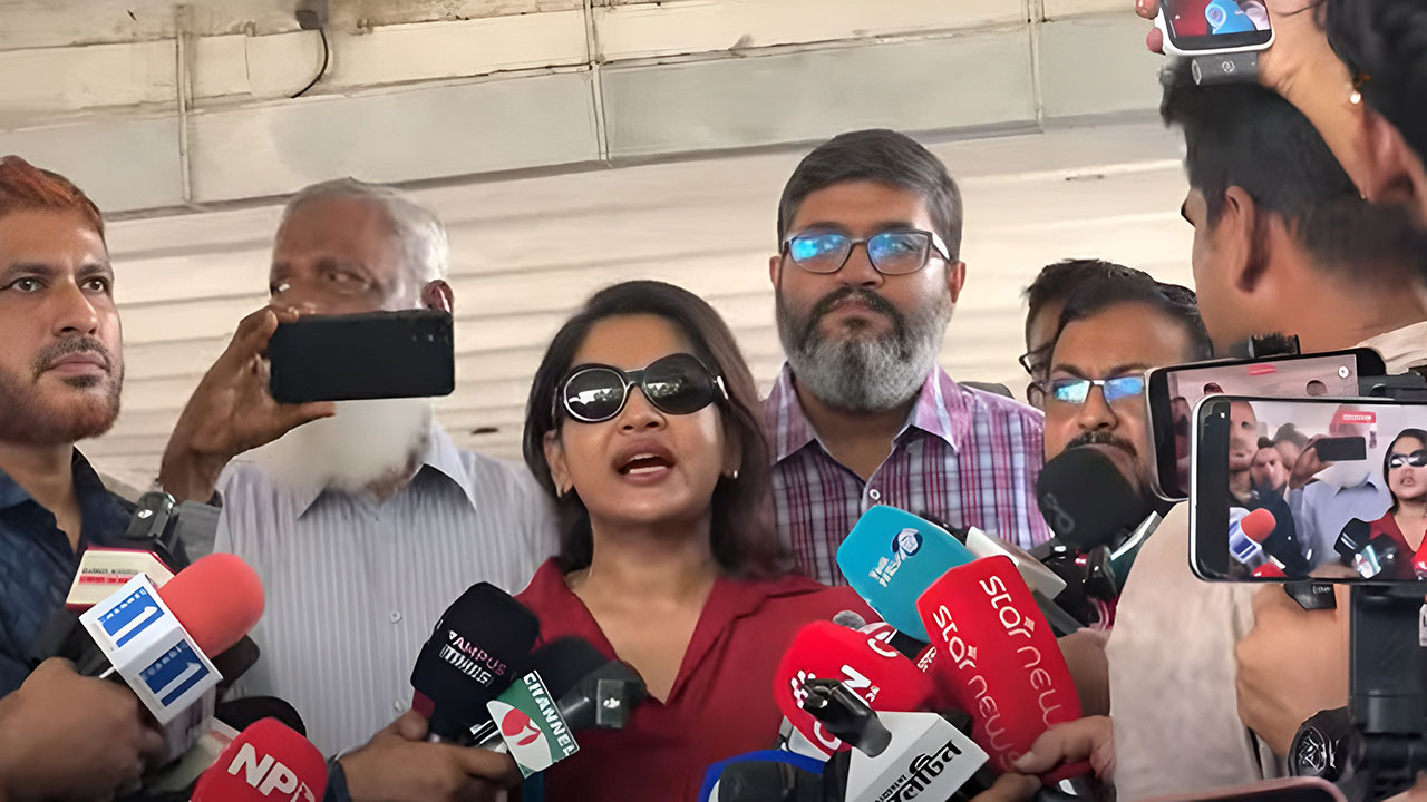 দেশে ফিরেই ‘বড় দল’ আওয়ামী লীগকে লজ্জা শেখালেন বাঁধন