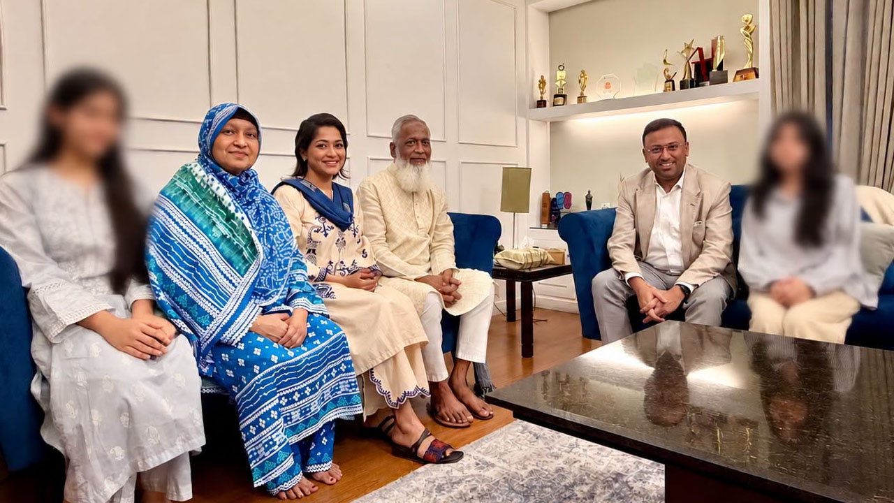 অভিনেত্রী বাঁধনের খোঁজ নিতে বাসায় পররাষ্ট্র প্রতিমন্ত্রী