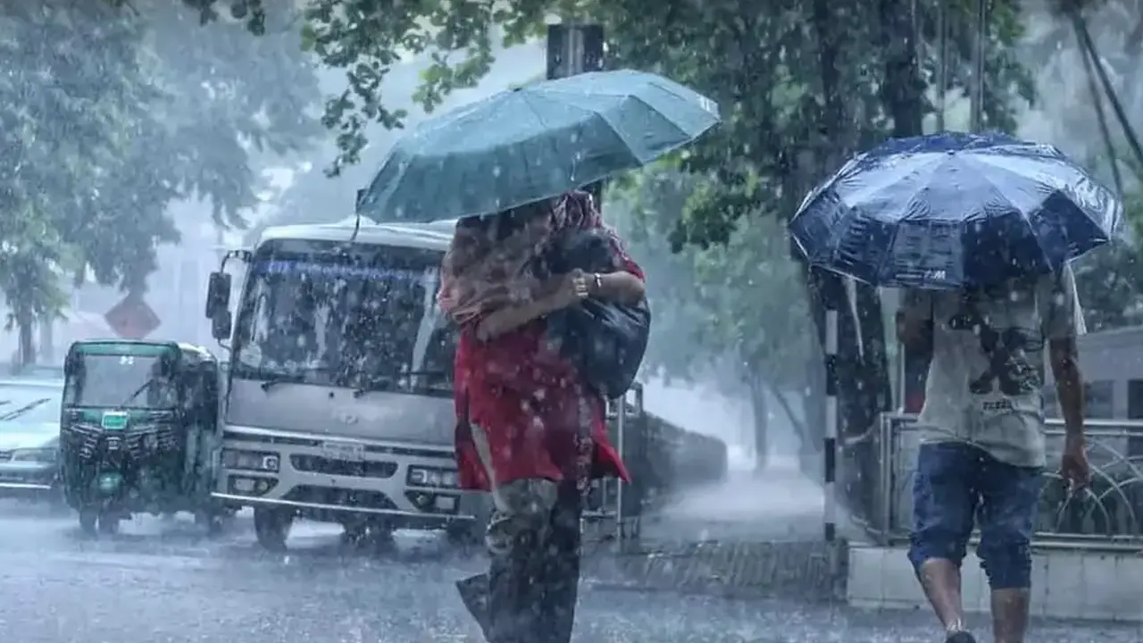 ৪ অঞ্চলে ঝড়-বৃষ্টির আভাস, নদীবন্দরে সতর্কতা